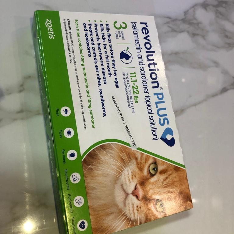 Jual Revolution Plus Cat 11.1-22 lbs - Outlet 1 - LALUVU PET SHOP